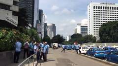 Parah! Seperti Ini Suasana Jalur Cepat Sudirman Arah Senayan yang Ditutup Rombongan Taksi