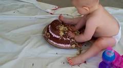 Video Lucu Bayi Makan Kue