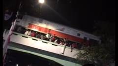 Detik Detik Penonton Drama Kolosal di Surabaya Terjatuh Terserepet Kereta