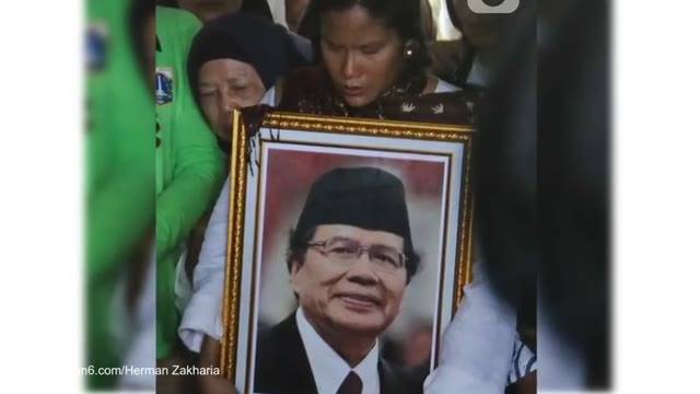 Prosesi Pemakaman Mantan Menko Kemaritiman Rizal Ramli | Liputan6
