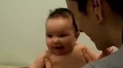 Video Lucu Bayi Menangis Saat ditertawakan