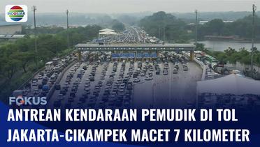 Antrean Kendaraan Terjadi di Gerbang Tol Cikampek Sepanjang 7 Km, One Way Mulai Pukul 17.00 WIB | Fokus
