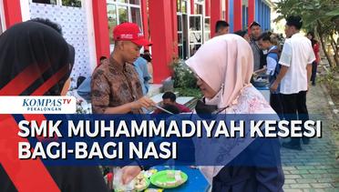 SMK Muhammadiyah Kesesi Bagi-Bagi Nasi untuk Jamaah Shalat Jumat