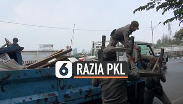 Razia PKL Seorang Pedagang Berhasil Lolos