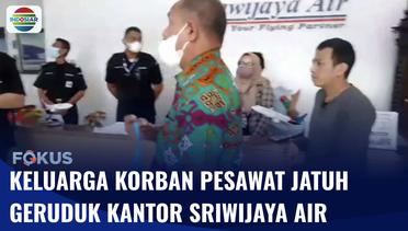 Dana Santunan Belum Dibayar, Keluarga Korban Pesawat Jatuh Geruduk Kantor Sriwijaya Air | Fokus