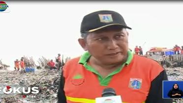 Petugas Bersihkan Tumpukan Sampah di Hutan Mangrove Muara Angke – Fokus Sore Indosiar 