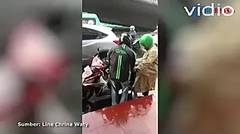 Perlakuan Driver Ojek Online Pada Ibu yang Kakinya Sakit Bikin Terenyuh