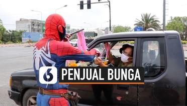 Penjual Bunga Berkostum Spiderman Di Tengah Pandemi Corona