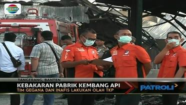 Petugas Gabungan Menyisir Lokasi Ledakan Pabrik Petasan di Tangerang - Patroli Malam