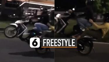 Ngeri Aksi Pengendara Motor Melakukan Freestyle di Jalanan