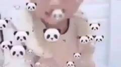 Masker Panda yang buat Bayi ketawa
