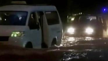 VIDEO: Hujan Deras Hampir Seharian, Sejumlah Ruas Jalan di Ibu Kota Tergenang