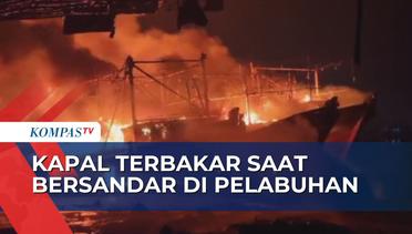 Kapal Terbakar saat Bersandar di Pelabuhan Muara Baru, Kobaran Api Membesar Akibat Angin Kencang!