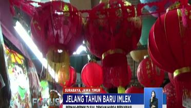 Jelang Imlek, Umat Tionghoa di Surabaya Buru Pernak Pernik Berwarna Merah - Fokus