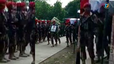 HISTERIS! Saat Jenazah Anggota TNI Korban Penembakan di Nduga Dimakamkan Keluarga di Bima #LMNMOA
