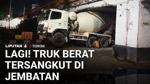 Diduga Sopir Lalai, Truk Molen Tersangkut di Jembatan Kereta Matraman | Liputan 6