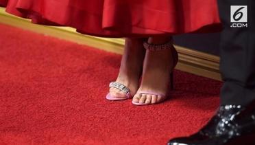 Beberapa Aksi Heboh Nicole Kidman di Emmy Awards 2017