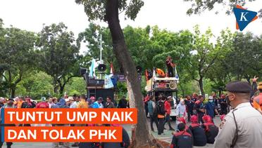 Geruduk Balai Kota Jakarta, Massa Buruh Tuntut UMP Naik 13 Persen dan Tolak PHK