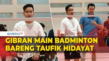 Momen Gibran Main Badminton Bareng Taufik Hidayat di GBK Arena