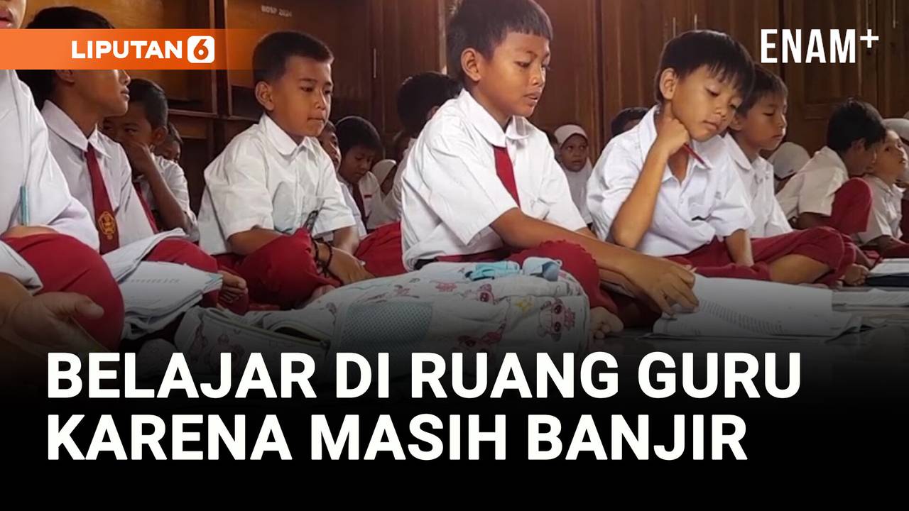 Sekolah Masih Tergenang Banjir, Siswa Belajar di Ruang Guru - liputan6.com