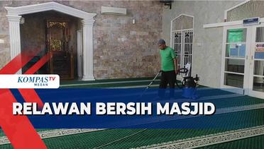 Relawan Ini Tak Pungut Biaya untuk Bersihkan Masjid di Kawasan Medan