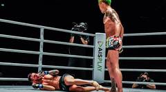 STRIKER VS. GRAPPLER Muay Thai Fighter CRUSHED BJJ Star