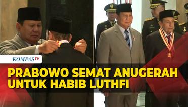 Momen Prabowo Beri Anugerah Dharma Pertahanan pada Habib Luthfi bin Yahya