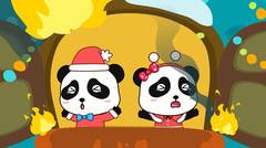 Bayi Panda Merayakan Natal Bersama Sahabatnya