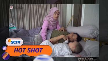 Serunya Citra dan Rezky Saat Baby Athar Potong Rambut - Hot Shot