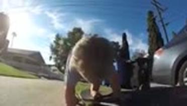 Lucunya Pengalaman Pertama Bayi 14 Bulan dengan Skateboard