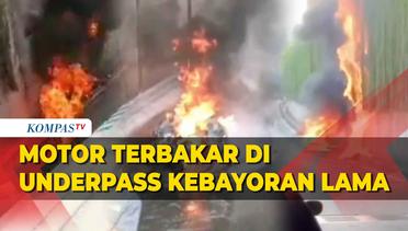 Penampakan Motor Terbakar di Underpass Kebayoran Lama, Saksi: Pengemudi Selamat