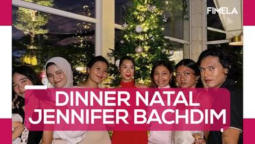 Jennifer Bachdim Tetap Stunning saat Christmas Dinner dengan Empat Anaknya