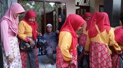 Selfi Selesai Selametan Bangunan Baru Kost Putri ACI 8 Dekat Kampus UPI Bandung