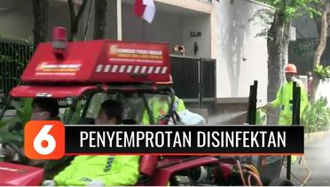 Warga di Jakarta Semprot Cairan Disinfektan Secara Swadaya Alias Biaya Sendiri