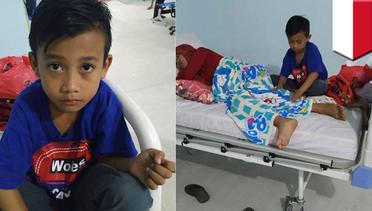 Anak lelaki bawa ibunya yang sakit sendirian ke RS - TomoNews