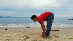 Yoga di pantai Sibolga Sumatera Utara