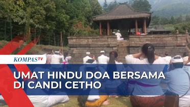 Momen Khusyuk Umat Hindu Berdoa di Candi Cetho, Minta Hujan Agar Karhutla Gunung Lawu Padam