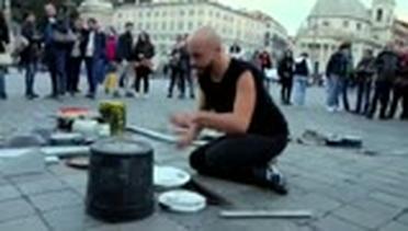 Drummer Jalanan Super Keren di Roma
