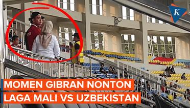 Momen Gibran Nonton Laga Mali Vs Uzbekistan di Stadion Manahan