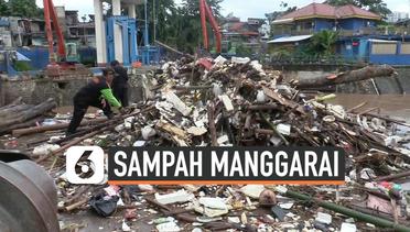 Hujan Seharian, Sampah 36 Kubik Diangkut dari Manggarai