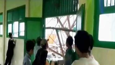 VIDEO: Atap SD di Demak Ambruk, Puluhan Siswa Terluka
