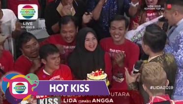 Hot Kiss - SURPRISE!! Supporter Angga LIDA 2019 Beri Kejutan Ulang Tahun di Panggung LIDA 2019