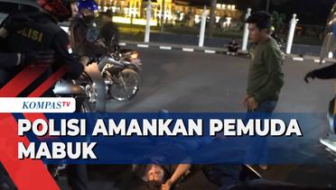 Polisi Amankan Pemuda Mabuk dan Tidur-tiduran di Tengah Jalan
