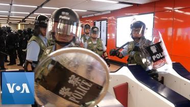 Hong Kong Protests- Police, Protestors Clash at Subway Station