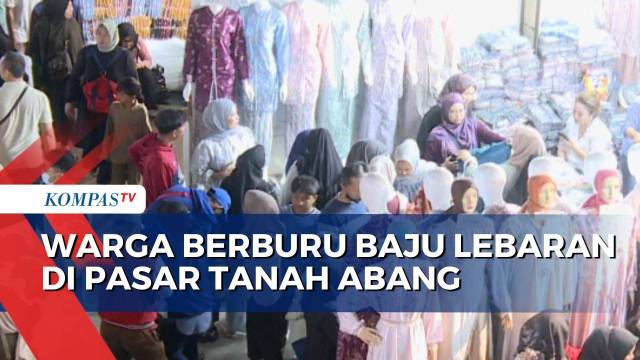 War Baju Lebaran, Warga Beramai-ramai Belanja di Pasar Tanah Abang