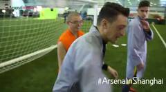 Dua pemain Arsenal bermain Kung fu! 