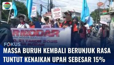 Tuntut Kenaikan Upah Sebesar 15%, Massa Buruh di Bandung Barat Kembali Berunjuk Rasa | Fokus
