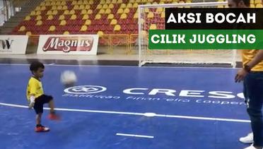 Aksi Bocah Cilik Adu Juggling dengan Bintang Futsal Brasil
