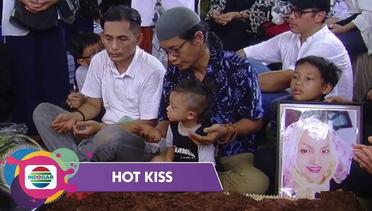 Suasana Duka Iringi Pemakaman Titi Qadarsih - Hot Kiss