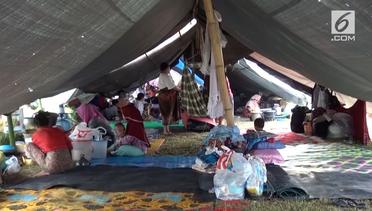 Pengungsi Hanya Bertahan Di Tenda dan Menunggu Bantuan